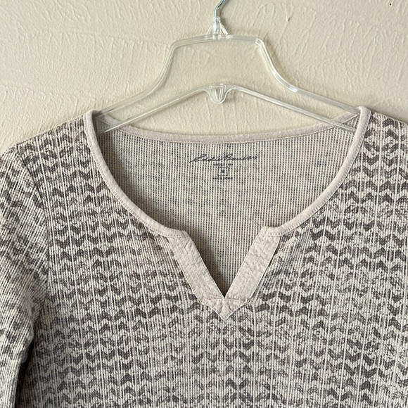 Eddie Bauer Ribbed Split V Neck Long Sleeve Chevron Size M Gradient Colors - Picture 2 of 13